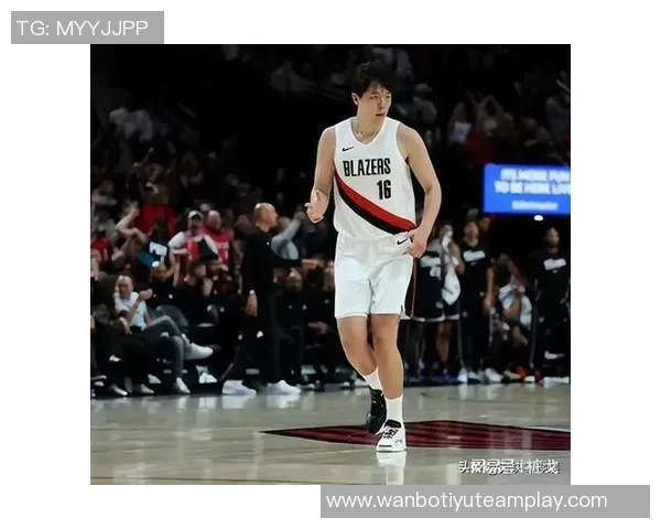 杨瀚森在比赛中表现出色5个篮板彰显进步队友却未能及时传球助力